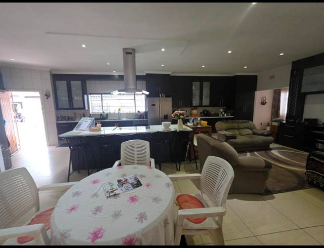 4 BEDROOM HOUSE FOR SALE IN PARKDENE